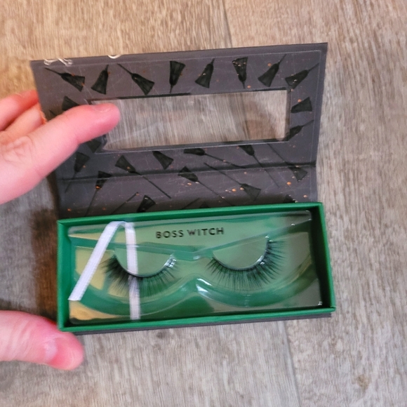 Boss Witch Lashes - Picture 2 of 2